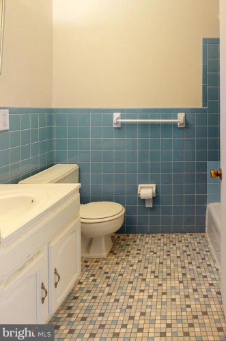 2319 Delancey Pl, Philadelphia PA 19103-6406 exterior