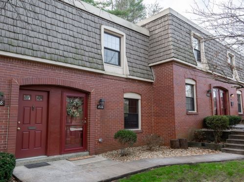 416 Country View Ct, Pittsburgh, PA 15205-1608