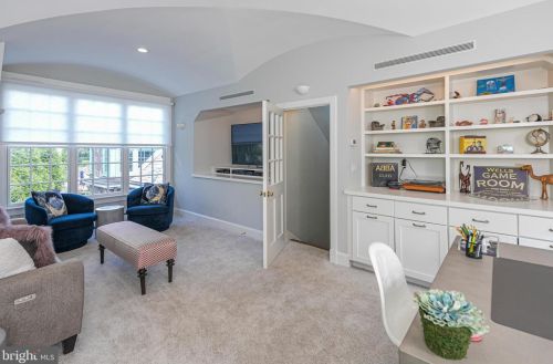 77 Cleveland Ln, Princeton NJ 08540-3050 exterior