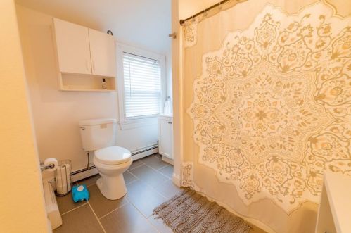 325 Greenville Ave, Providence RI 02919-1330 exterior