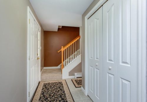 4 Devinne Dr, Concord NH 03301-5900 exterior