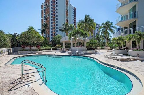 4255 Gulf Shore Blvd, Naples FL 34103-3435 exterior