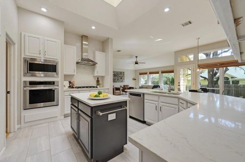 6405 Abilene Trl, Austin TX 78749-2845 exterior