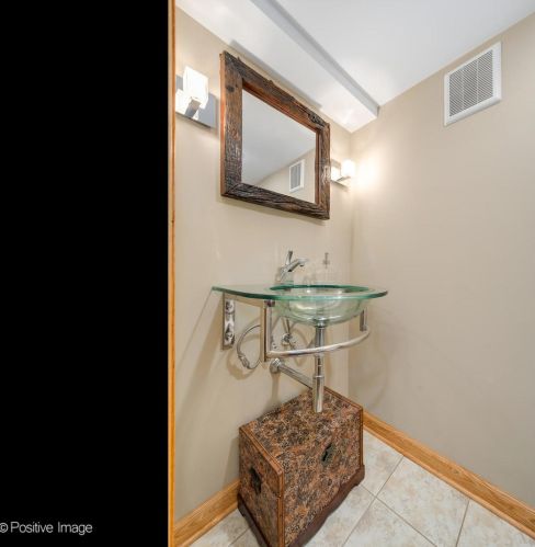 4831 Winnemac Ave, Chicago IL 60630-2432 exterior