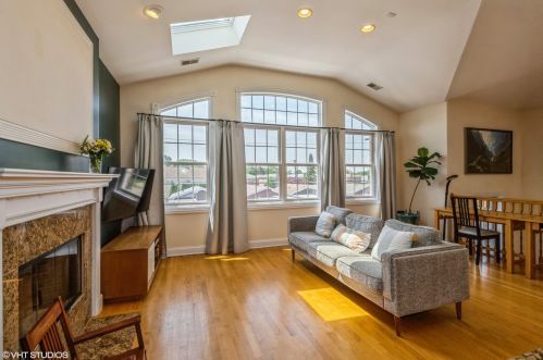 6134 Gunnison St, Chicago, IL 60630-2949