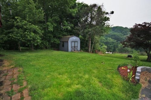 97 Dana Ln, Meriden CT 06451-5076 exterior