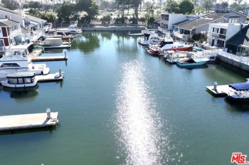 4555 Falkirk Bay, Oxnard CA 93035-3743 exterior