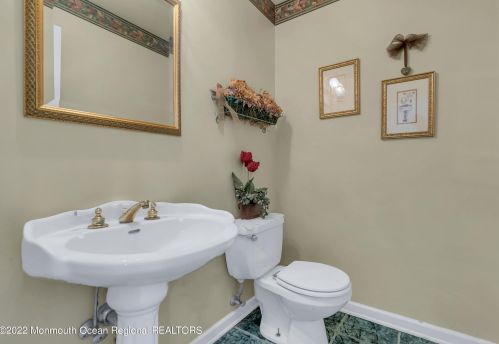 5 Dickens Ct, Jackson Twp NJ  08527-2844 exterior