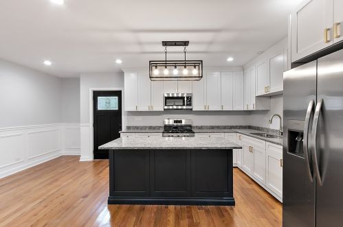 527 Ridgeway Ave, Chicago IL 60659-1117 exterior