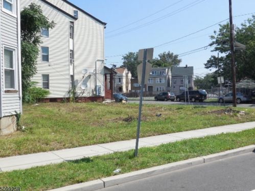 56-62 Straight St, Paterson, NJ 07522-1038