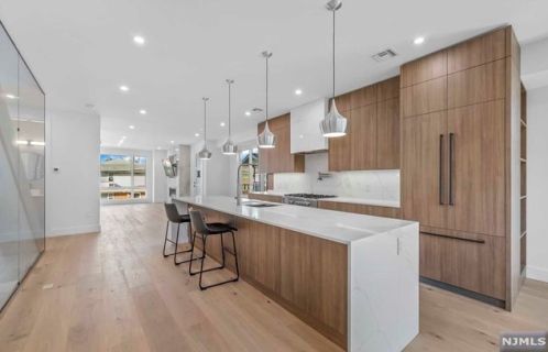 152 Morningside Ln, Palisades Park NJ 07650-1918 exterior