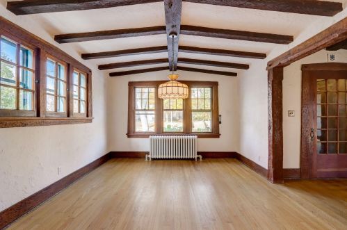 725 Lk Vw Ave, Milwaukee WI 53217-4857 exterior