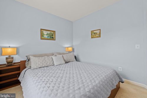 6802 Morning Brk Ter, Alexandria VA 22315-6117 exterior