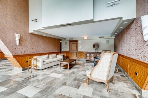 111 Chestnut St, Chicago IL  60610-2016 exterior