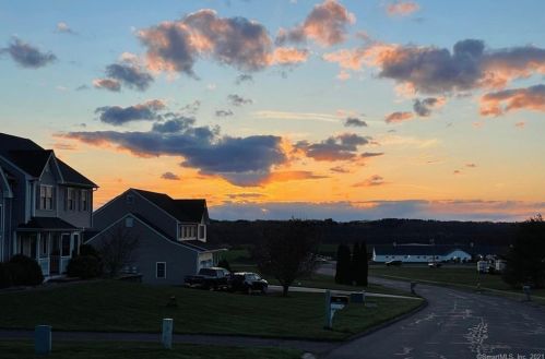 16 Highland Ave, Ellington CT 06029-3796 exterior