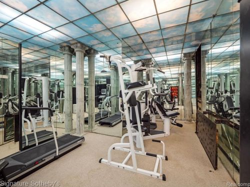 2009 Victoria Hl, Rochester MI exterior