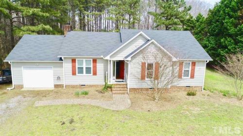 2828 Tara Dr, Clayton, NC 27520-8115