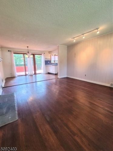 39 Fieldstone Dr, Springfield NJ  07081-2606 exterior