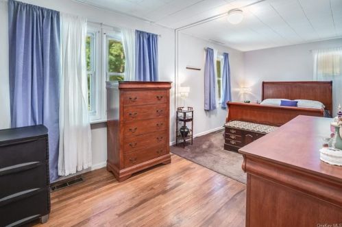 9 Toomey Dr, Poughkeepsie NY 12603-4215 exterior