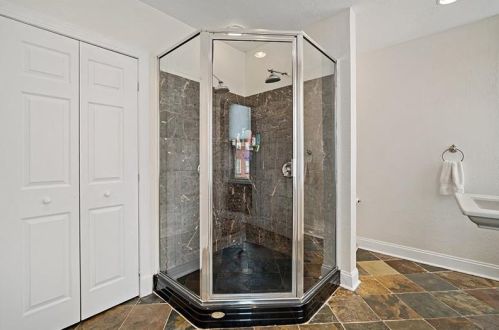 220 Alpine Ave, Pittsburgh PA 15212-4020 exterior