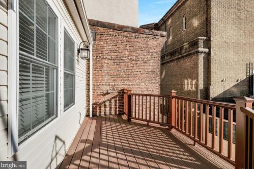 2022 Locust St, Philadelphia PA 19103-5614 exterior