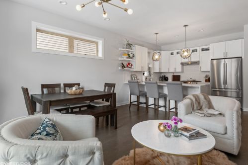 3430 Lawndale Ave, Chicago, IL 60623-5008