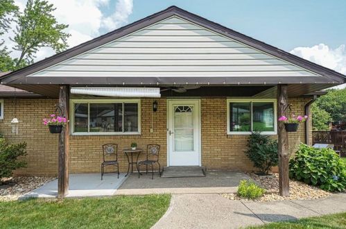 107 Philomena Dr, Moon Twp, PA 15108-3248