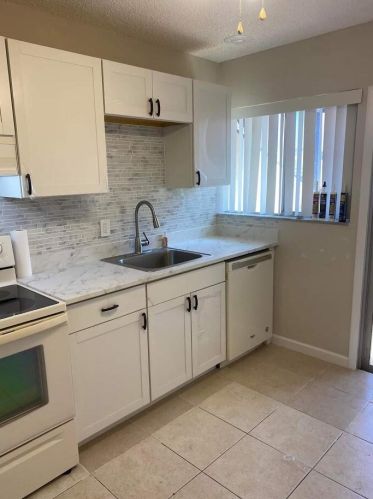 1758 Ryecroft Ct, Fort Pierce FL  34952-4135 exterior