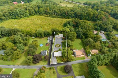 1071 Favinger Rd, Pottstown PA 19465-8617 exterior