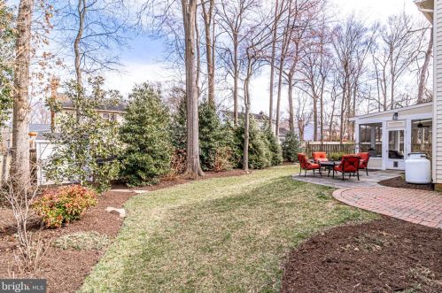 2122 Rampart Dr, Alexandria VA exterior