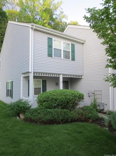 29 Tall Tree Ln, Poughkeepsie, NY 12601-7207