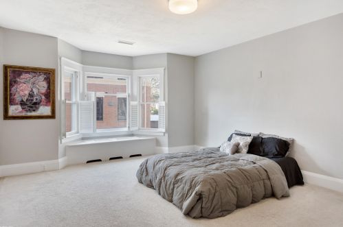 604 University Dr, Rochester MI 48307-1850 exterior