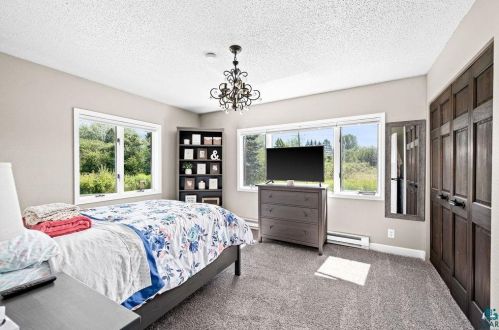 818 5 St, Duluth MN 55806-2329 exterior