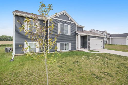 785 Misty Ridge Dr, Middlevle, MI 49333-8395