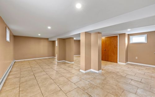 19 High St, Valley Stream NY 11581-1417 exterior