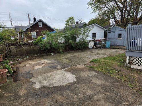 56 Jamaica Ave, Valley Stream NY 11580-6314 exterior