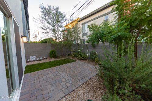 3033 37th Way, Phoenix AZ  85018-2219 exterior