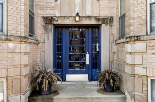 4250 Mozart St, Chicago, IL 60618-1785