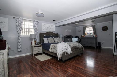 2542 Bouck Ave, Bronx NY 10469-5710 exterior