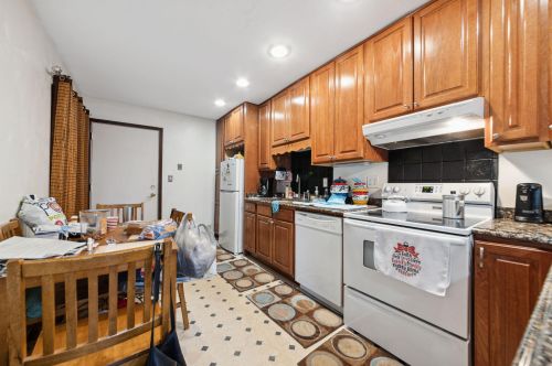 9035 70, Milwaukee WI 53218-3941 exterior