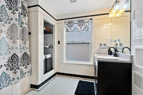 2524 60, Milwaukee WI 53219-2621 exterior