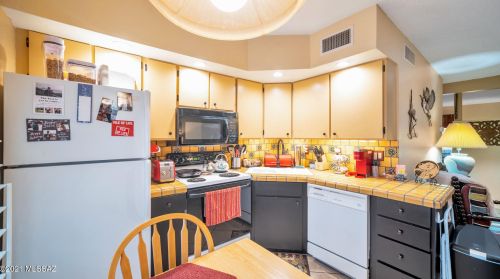 1058 Calle De Ln Temporada, Green Valley AZ 85614-1964 exterior