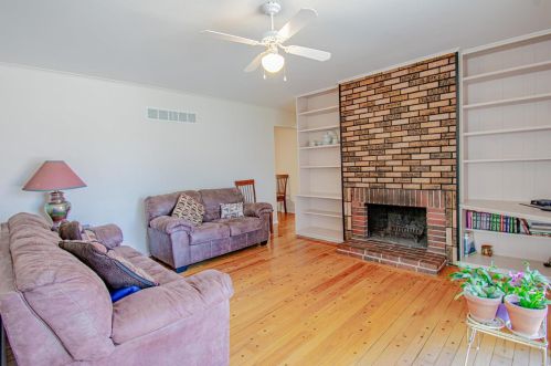 1242 Hyannis Dr, Saint Louis MO 63146-4639 exterior