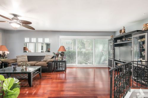 6024 Artesian Ave, Chicago IL 60659-4101 exterior