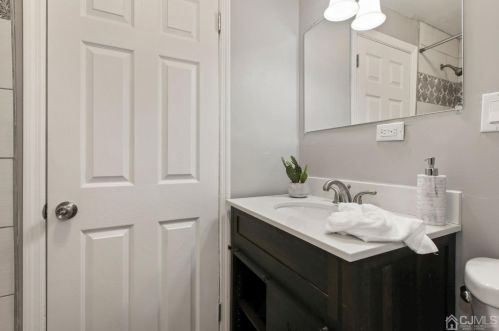 26 Fern St, Edison NJ  08817-4206 exterior