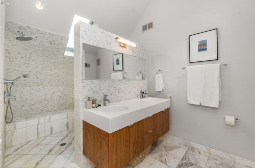 832 Wolfram St, Chicago IL 60657-5108 exterior