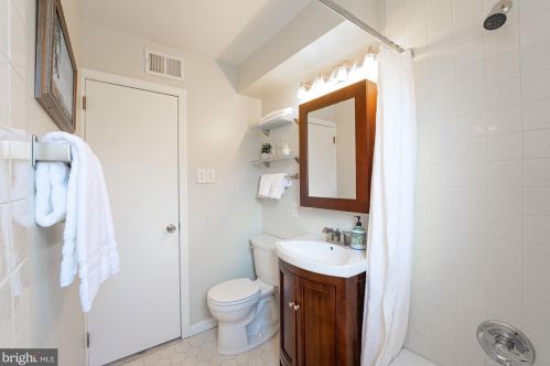 151 Moncure Dr, Alexandria VA 22314-4946 exterior