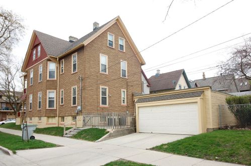 2029 Newhall St, Milwaukee WI  53202-1024 exterior