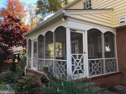 8811 Fircrest Pl, Alexandria VA  22308-2633 exterior