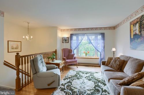 8198 Evelyn St, Hummelstown, PA 17036-9325